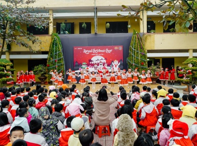 Chương trình trao học bổng và truyền cảm hứng tiếng Anh mang tên Giáng Sinh Lan Tỏa của trung tâm Ngoại ngữ THT tại trường Tiểu học Nguyễn Viết Xuân